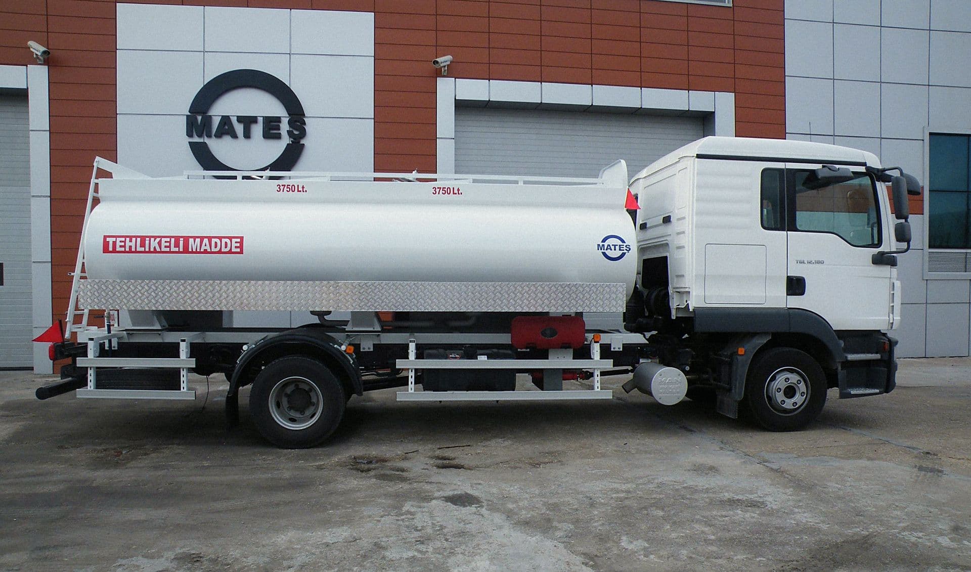 MATEŞ ADR-compliant road tanker